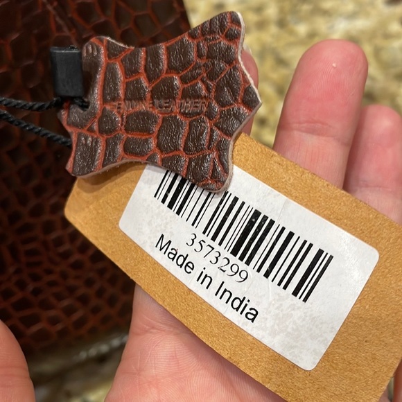 Beautiful Croc embossed genuine leather purse.  OS - Picture 3 of 11